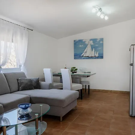 Sostaric By Interhome