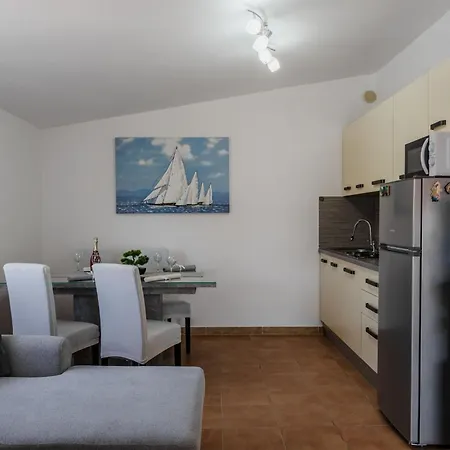 Sostaric By Interhome Vir