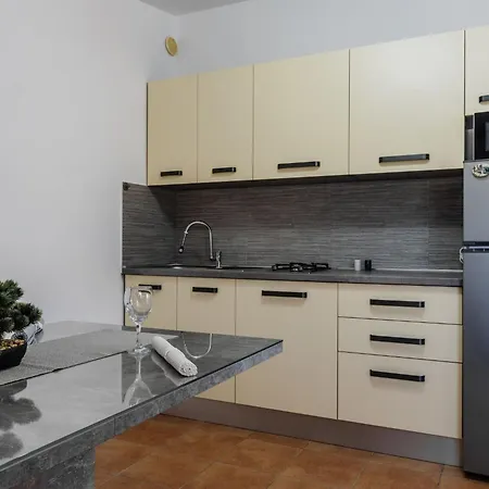 Sostaric By Interhome