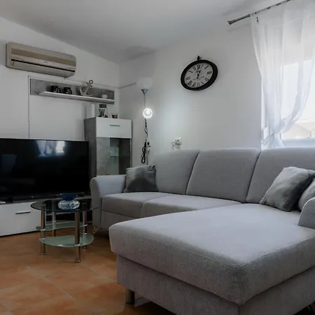 Sostaric By Interhome شقة فير
