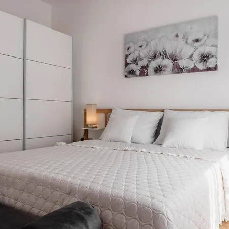 Sostaric By Interhome شقة فير