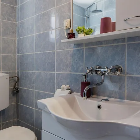 Sostaric By Interhome * فير