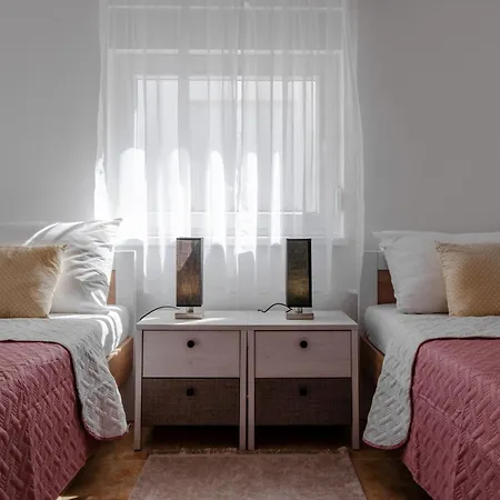 Sostaric By Interhome شقة فير