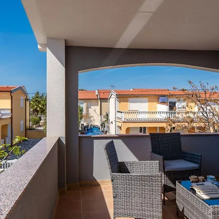 Sostaric By Interhome شقة