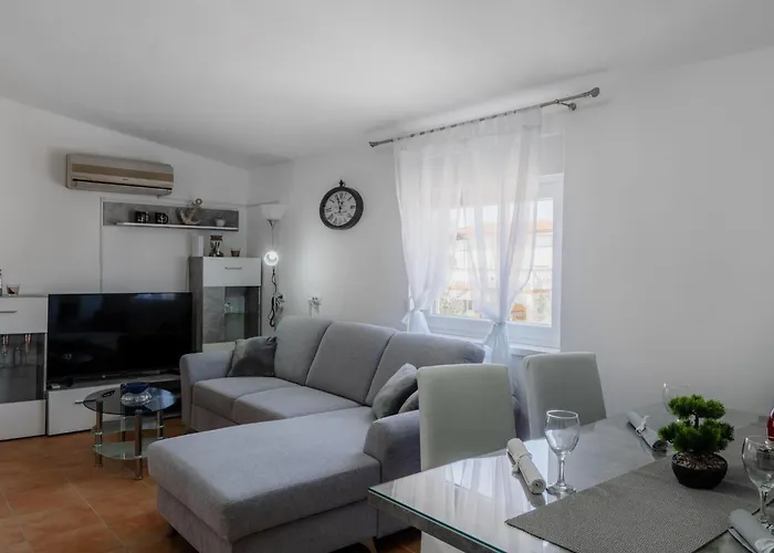 Sostaric By Interhome